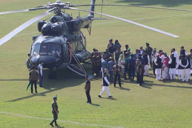 খুলনায় পৌঁছেছেন প্রধানমন্ত্রী