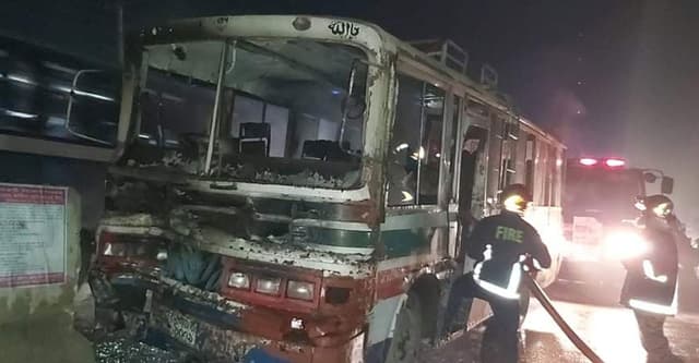 ধামরাইয়ে পোশাক শ্রমিকবাহী চলন্ত বাসে আগুন