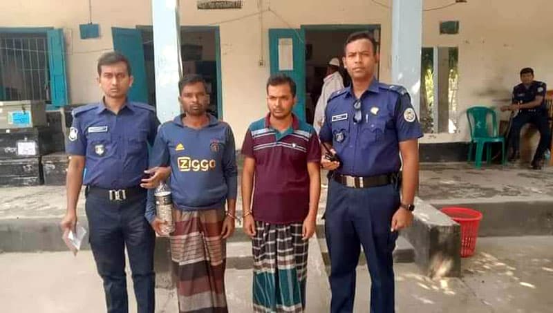 মাকে জুতাপেটা করা দুই কুলাঙ্গার পুত্র গ্রেফতার