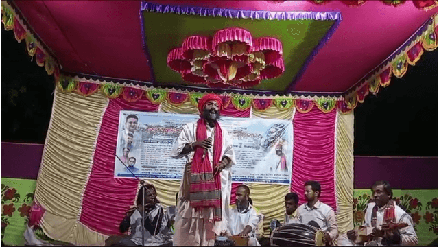 হিলিতে লালনের গানে মুগ্ধ দর্শনার্থীরা