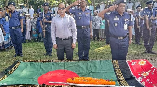 যুদ্ধকালীন কমান্ডার সিকান্দার আলীকে রাষ্ট্রীয় মর্যাদায় সমাহিত
