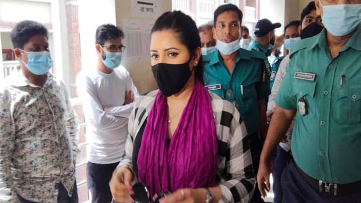হাজিরা দিতে আদালতে পরীমনি