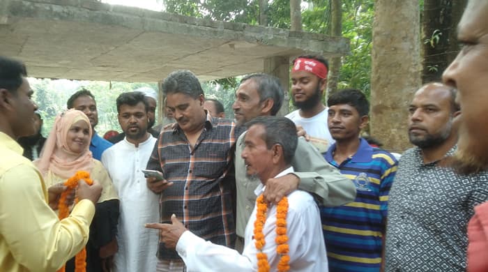 ডাসারে নির্বাচিত হয়েও আতঙ্কে ইউপি চেয়ারম্যান !