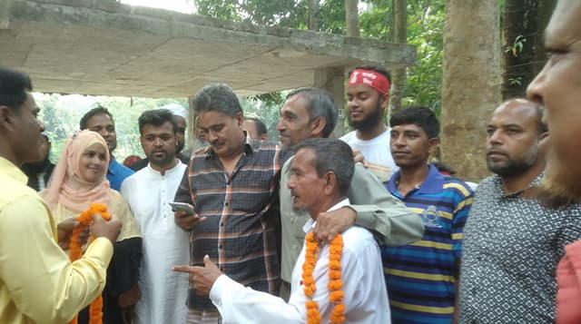 ডাসারে নির্বাচিত হয়েও আতঙ্কে ইউপি চেয়ারম্যান !