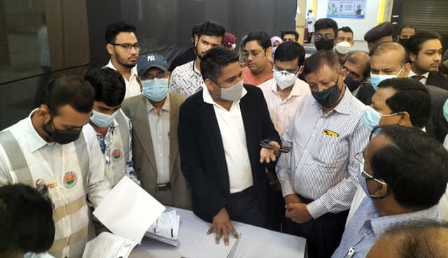 বরিশালে এক হাজার পরিক্ষার্থীকে ফাইজারের টিকা প্রদান