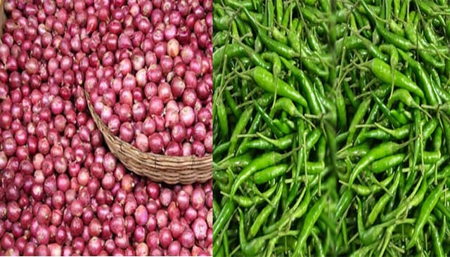 হিলিতে কমেছে পেঁয়াজ ও কাঁচা মরিচের দাম