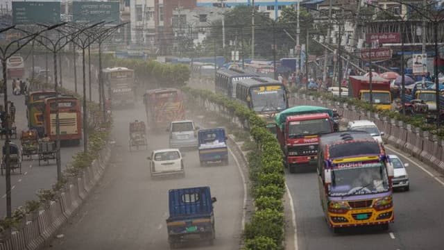 অতিরিক্ত ভাড়া আদায় , ভ্রাম্যমান আদালতে ৩২২ পরিবহনকে জরিমানা