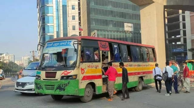 পঞ্চম দফার অবরোধে ঢাকায় যান চলাচল স্বাভাবিক