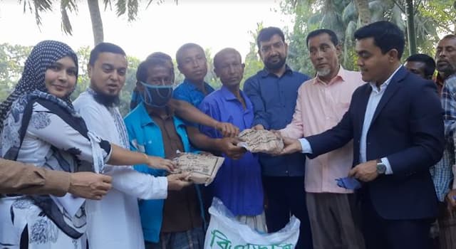 হিলিতে বিনামুল্যে সরিষা বীজ ও রাসায়নিক সার বিতরণ