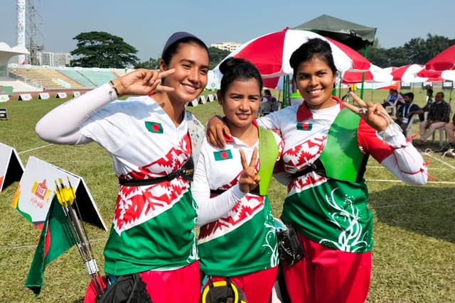 বাংলাদেশের প্রথম পদক আনলো মেয়েরা