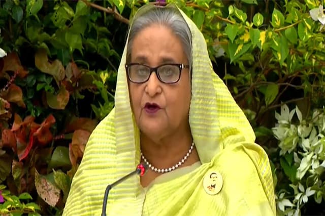প্রধানমন্ত্রীর সংবাদ সম্মেলন শুরু