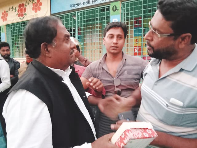 ডুবতে যাওয়া নৌকাকে ভাসাতে এগিয়ে আসলো কাজিপুর ইউনিয়ন আওয়ামীলীগ