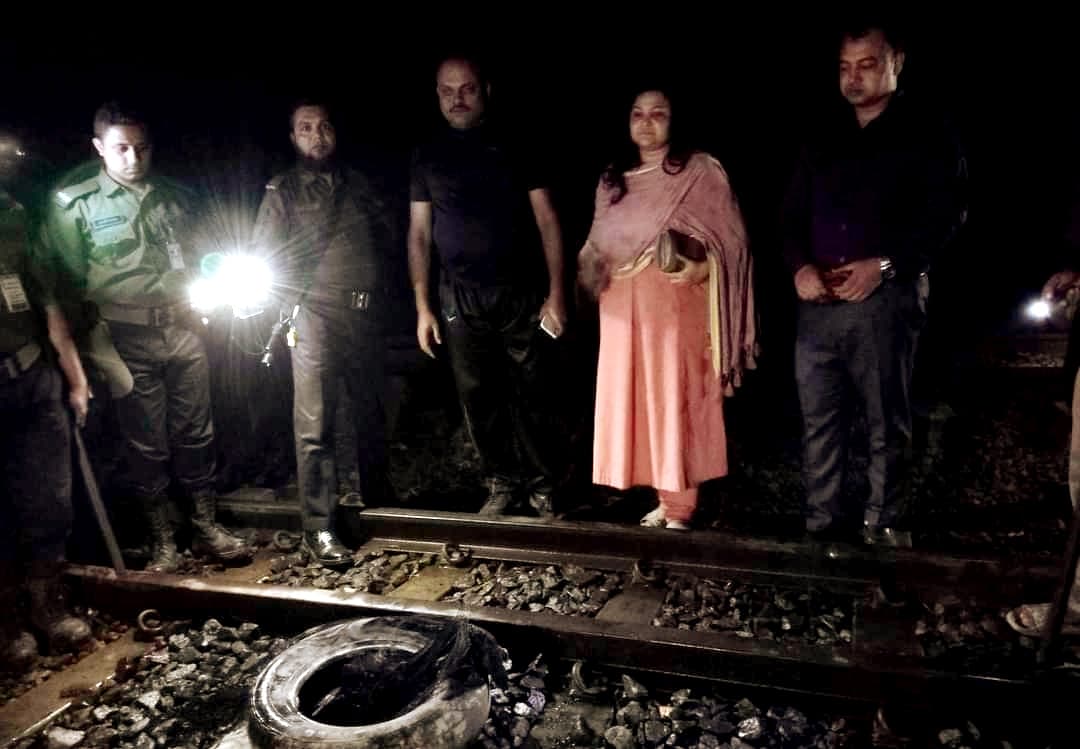 বিরামপুরে রেল লাইনে আগুন দেওয়ায় ৯ জনের নামে মামলা