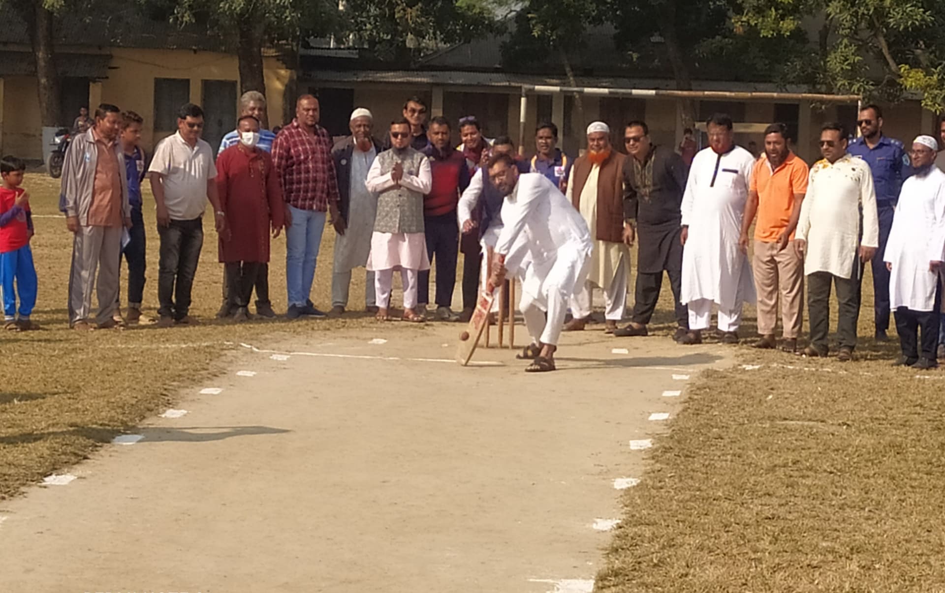 হিলিতে মেয়র কাপ ক্রিকেট টুর্নামেন্টের শুভ উদ্বোধন