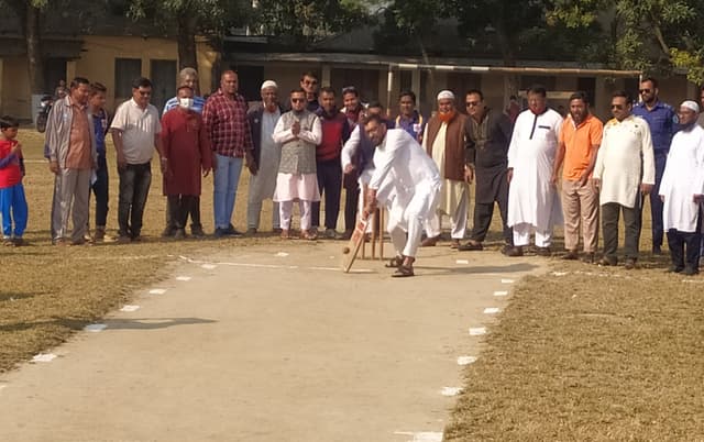 হিলিতে মেয়র কাপ ক্রিকেট টুর্নামেন্টের শুভ উদ্বোধন