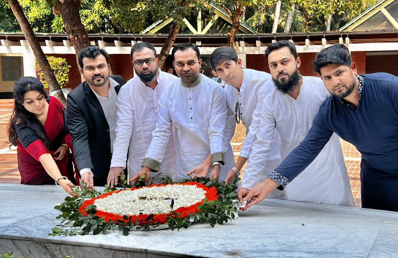 বঙ্গবন্ধুর মাজার জিয়ারত করলেন বিকা'র নবগঠিত কমিটি নেতৃবৃন্দ