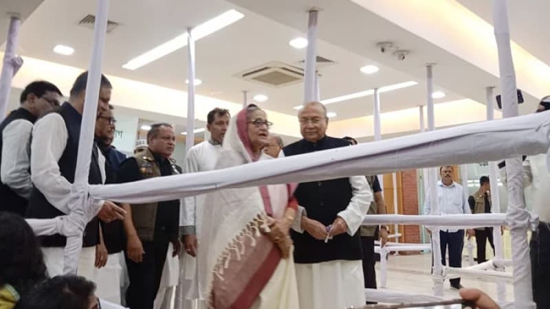 আওয়ামী লীগের মনোনয়ন ফরম বিক্রি উদ্বোধন করলেন শেখ হাসিনা