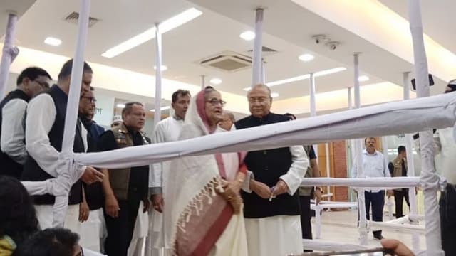 আওয়ামী লীগের মনোনয়ন ফরম বিক্রি উদ্বোধন করলেন শেখ হাসিনা