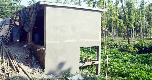 আগৈলঝাড়ায় খাল দখল করে পাকা স্থাপনা নির্মাণ