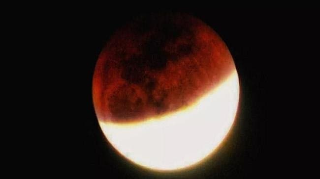 শুরু হয়েছে শতাব্দীর দীর্ঘতম চন্দ্রগ্রহণ