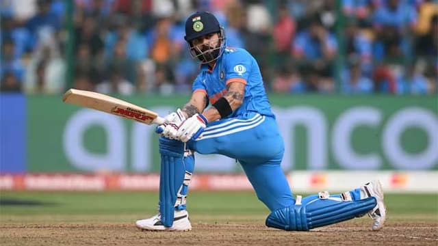 ফিফটির পর ফিরলেন কোহলি, ব্যাকফুটে ভারত