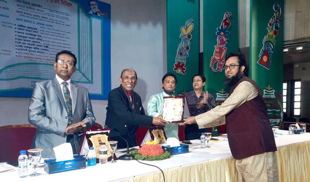 ‘সাদা মনের মানুষ’ সম্মাননা পেলেন প্রকৌশলী জুনায়েদ