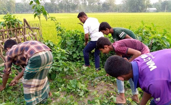 মানবতার ফেরিওয়ালা ওঁরা !