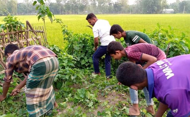 মানবতার ফেরিওয়ালা ওঁরা !