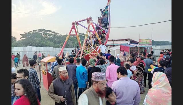 বরিশালে জমে উঠেছে বিসিক উদ্যোক্তা মেলা