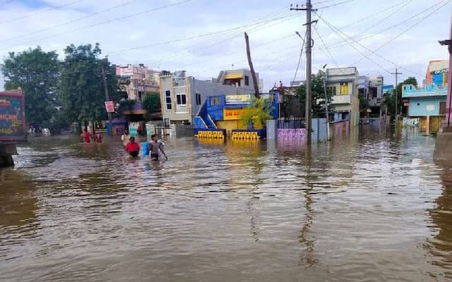 ভারতে বন্যায় ১৭ জনের মৃত্যু, শতাধিক নিখোঁজ