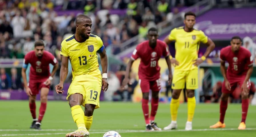 প্রথম গোল ইকুয়েডরের ভ্যালেন্সিয়ার