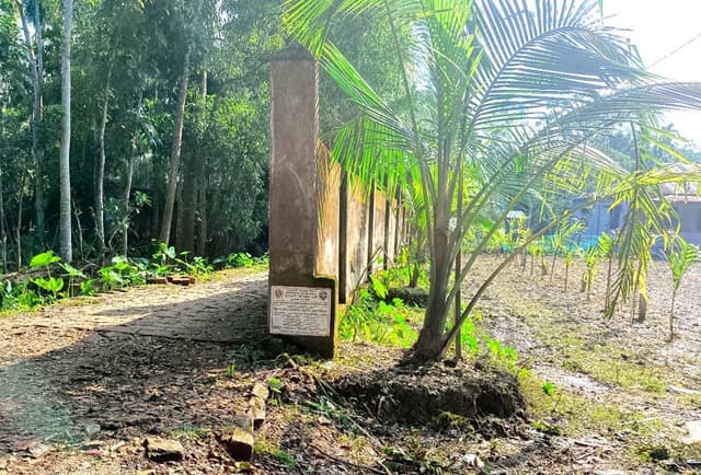 রাজাপুরে দখলদারের হাত থেকে শত বছরের পুরোনো রাস্তা উদ্ধার