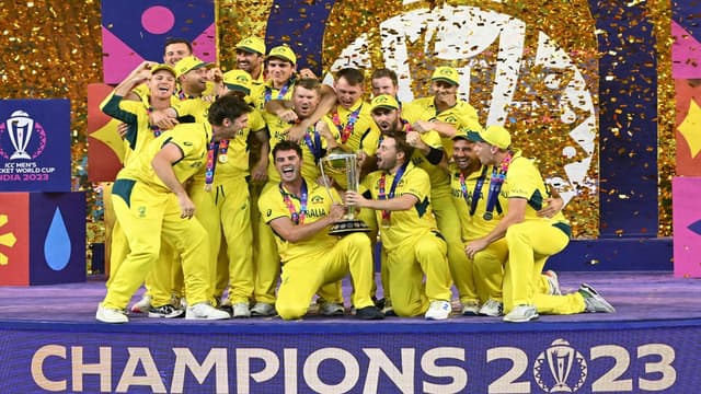 ভারতকে কাঁদিয়ে বিশ্বকাপের ষষ্ঠ শিরোপা অস্ট্রেলিয়ার