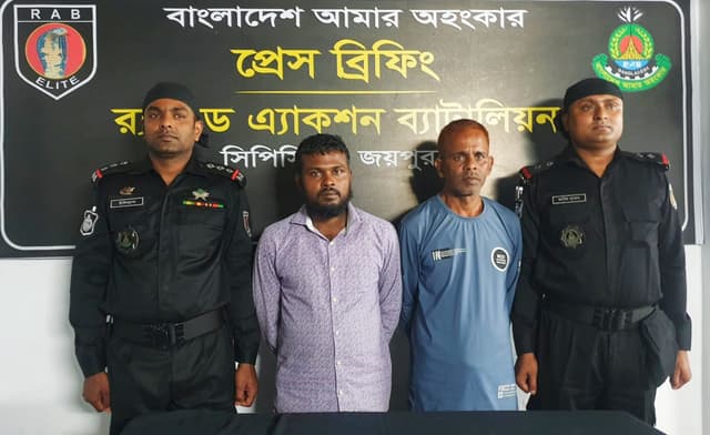 নওগাঁয় দুই মাদক ব্যবসায়ী আটক