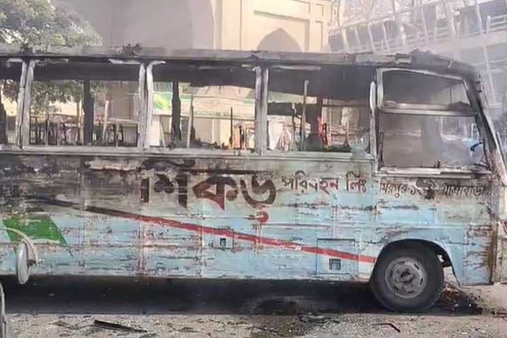 হরতাল-অবরোধে গড়ে প্রতিদিন ৭টি যানবাহনে আগুন