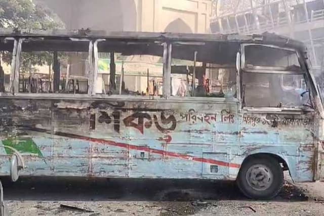 হরতাল-অবরোধে গড়ে প্রতিদিন ৭টি যানবাহনে আগুন