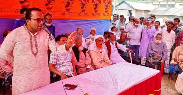 সাগরদাঁড়িতে সহস্রাধিক সুবিধাভোগীর মাঝে ভাতা কার্ড বিতরণ