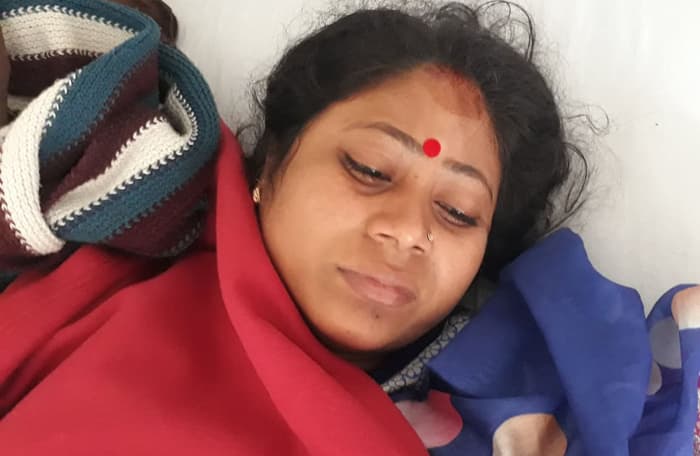 কালিগঞ্জে নৌকার প্রার্থী শ্যামলী রানী ককটেল হামলায় আহত