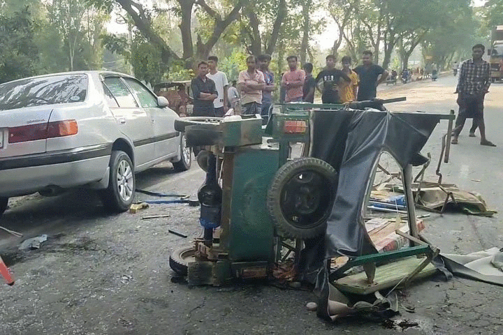 সিরাজগঞ্জ অটোরিকশা ও প্রাইভেটকারের মুখোমুখি সংঘর্ষে শিশুসহ ২ জনের মৃত্যু