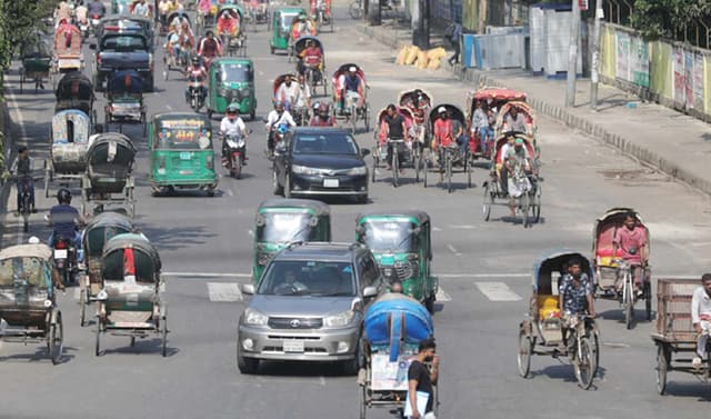 যাত্রী সংকটে দূরপাল্লা বাস, নেপথ্যে নিরাপত্তাহীনতা