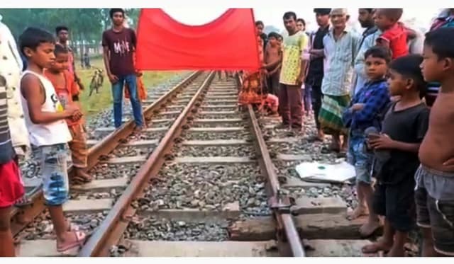 কিশোরের বুদ্ধিতে দূর্ঘটনা থেকে রক্ষা পেল ট্রেন