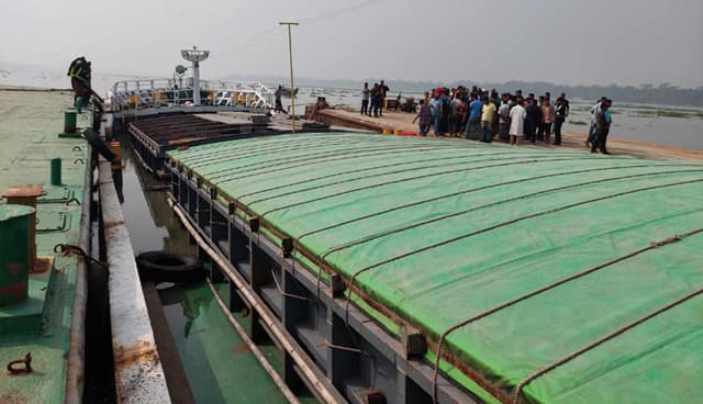 গাবখান চ্যানেলে দুই জাহাজের সংঘর্ষ