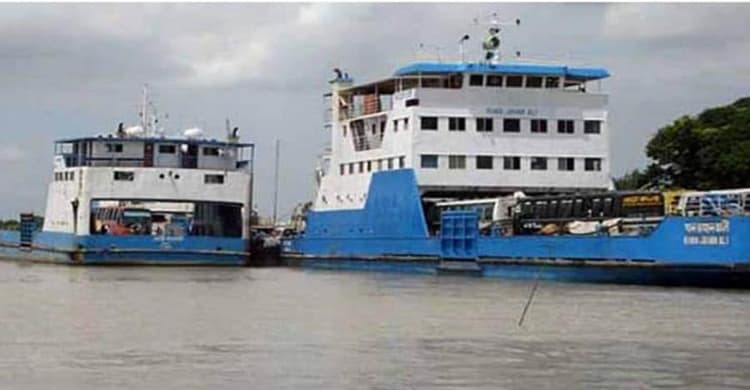 তিন ঘণ্টা পর দৌলতদিয়া-পাটুরিয়ায় ফেরি চলাচল শুরু