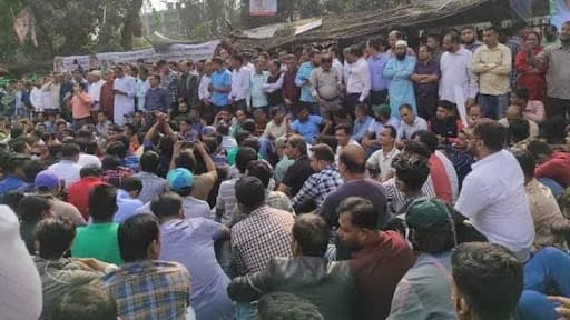 প্রেসক্লাবের সামনে যুবদলের চলছে বিক্ষোভ