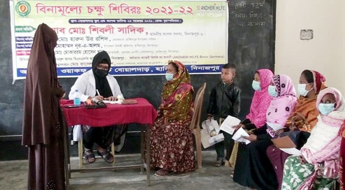 হিলিতে বিনামূল্যে চক্ষু শিবির ক্যাম্প অনুষ্ঠিত