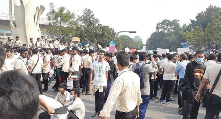 ৪৮ ঘণ্টার আল্টিমেটাম নটরডেম শিক্ষার্থীদের