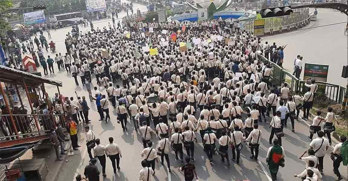 ‘উই ওয়ান্ট জাস্টিস’ স্লোগানে উত্তাল গুলিস্তান