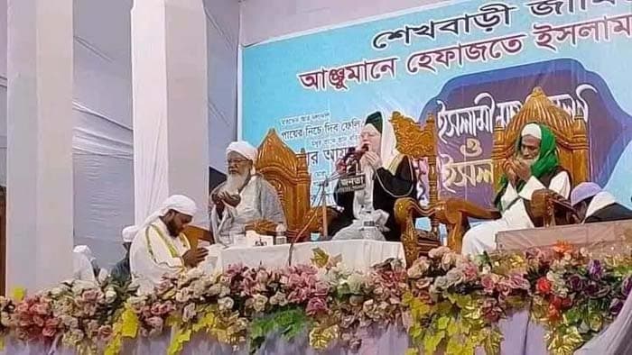 মুসলমানরা ঐক্যবদ্ধ থাকলে কোন শক্তি পরাজিত করতে পারবেনা : বরুণার পীর