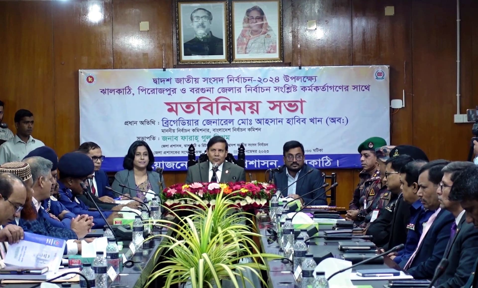 ভোটারদের কেন্দ্রে আসতে বাধা দিলেই কারাদন্ড : ইসি হাবিব