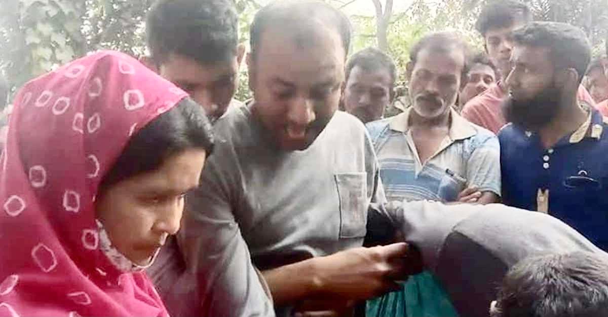 মোটরসাইকেল থেকে ছিটকে পরে, ট্রাকের চাকায় নিহত স্কুলছাত্রী